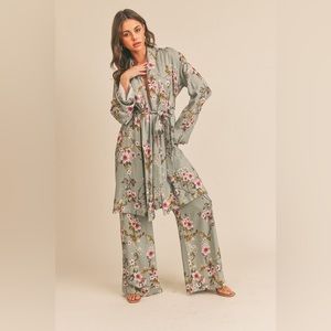 Floral show top & pant set in Sage